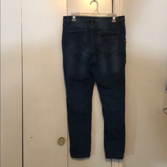 A pair of jeans - Picture 2 of 2